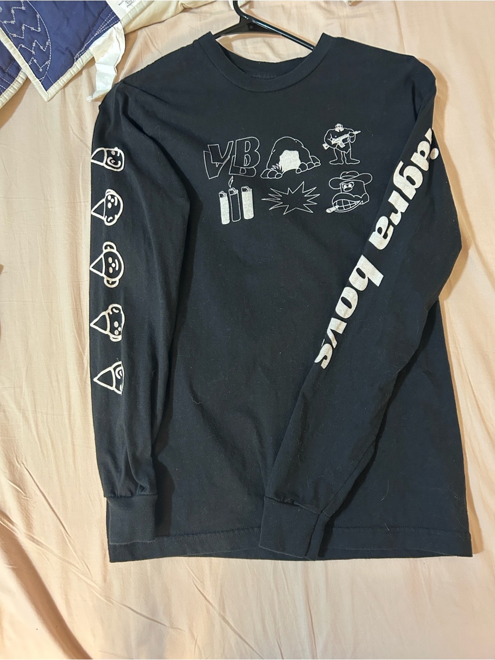 V boys band tee